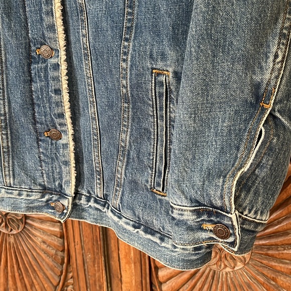 Gap Sherpa Lined Denim Jacket - Picture 3 of 5